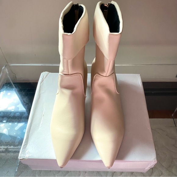 Retro 80s White Kitten Heel Booties- Size 8 US - Picture 3 of 5